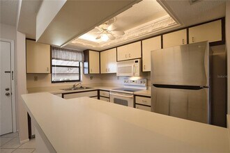 927 Capri Isles Blvd in Venice, FL - Foto de edificio - Building Photo