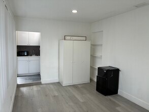 7309 NW 62nd St in Tamarac, FL - Building Photo - Building Photo