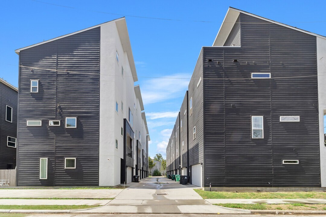 517 Schweikhardt St in Houston, TX - Building Photo