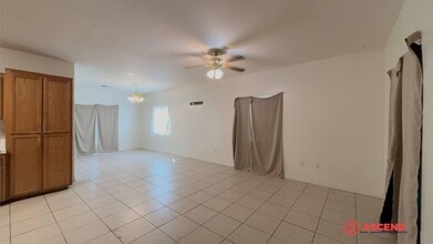 9109 Sentido Dr in Bakersfield, CA - Building Photo - Building Photo