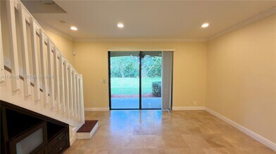 3887 Tree Top Dr in Weston, FL - Foto de edificio - Building Photo