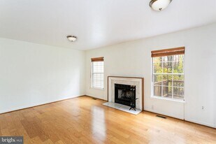 14 Tivoli Lake Ct in Silver Spring, MD - Building Photo