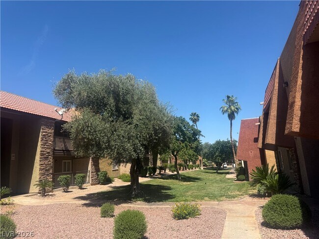 4980 Indian River Dr in Las Vegas, NV - Building Photo - Building Photo