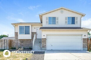 1782 N 810 W in Clinton, UT - Building Photo