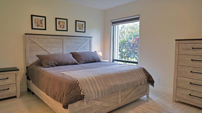 2500 Presidential Way in West Palm Beach, FL - Building Photo - Building Photo