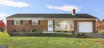 855 Anthony Ave in Waynesboro, PA - Building Photo