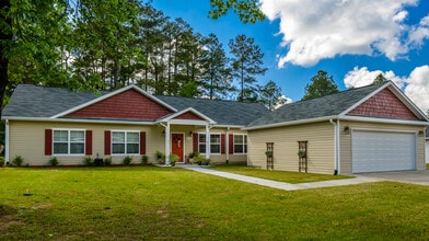 Fort Polk in Leesville, LA - Foto de edificio - Building Photo