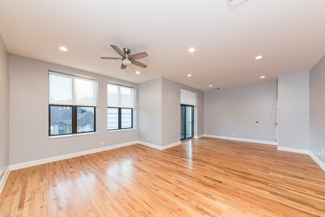 3124 N Broadway St, Unit 205 in Chicago, IL - Building Photo