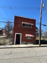 639 3rd St, Unit Unit A - 1st Floor in Clairton, PA - Foto de edificio - Building Photo