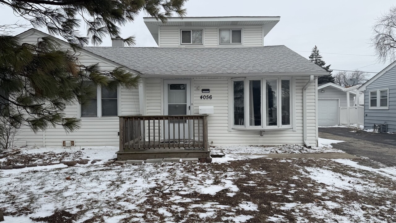 4056 W 89th Pl in Hometown, IL - Building Photo