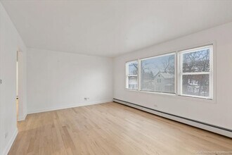 7121 W 110th St, Unit 2W in Worth, IL - Building Photo - Building Photo