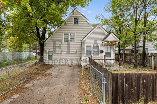 property at 1218 E Morris St