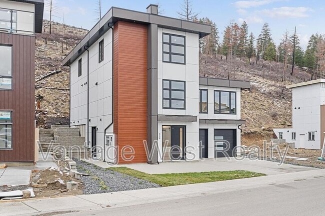 3774 Astoria Dr in West Kelowna, BC - Building Photo - Building Photo