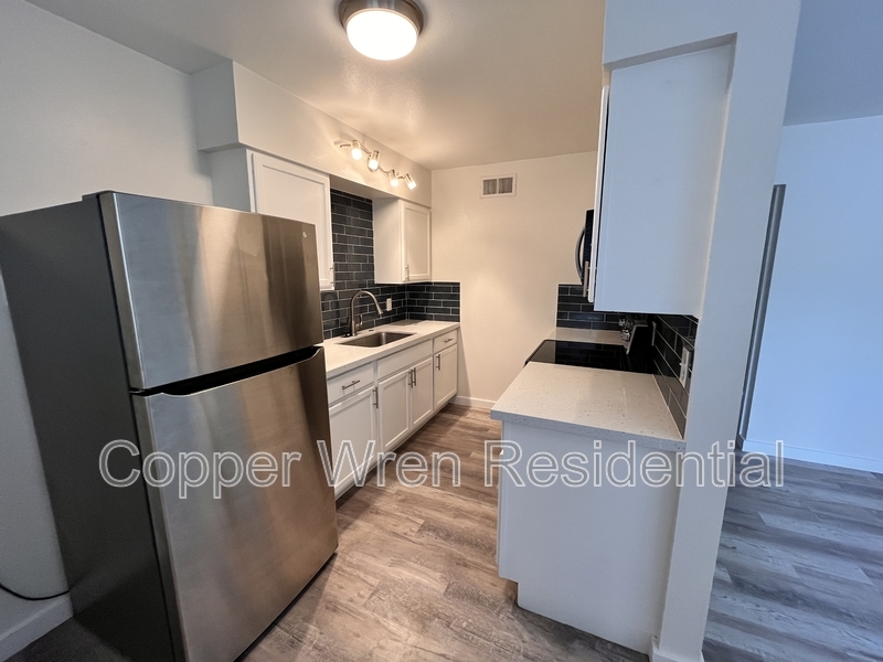 2013 N 49th St in Phoenix, AZ - Building Photo