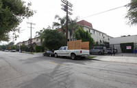 13910 Sayre St in Sylmar, CA - Foto de edificio - Building Photo