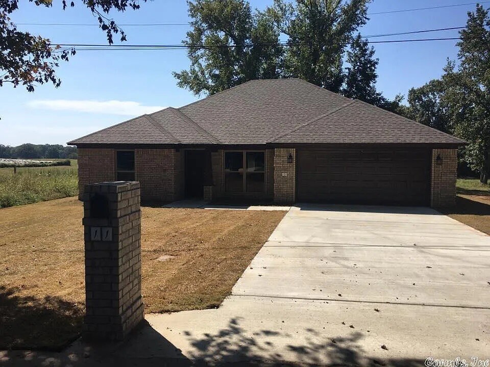 11 7th St in Greenbrier, AR - Building Photo