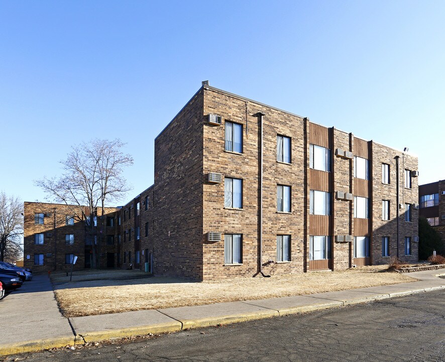 Como Place Apartments in St. Paul, MN - Foto de edificio