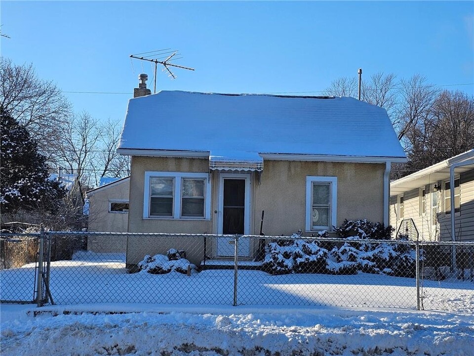 136 15th Ave S in South St. Paul, MN - Building Photo