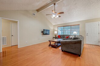 2122 Heritage Colony Dr in Friendswood, TX - Building Photo - Building Photo