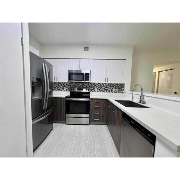 601 NE 39th St in Miami, FL - Building Photo