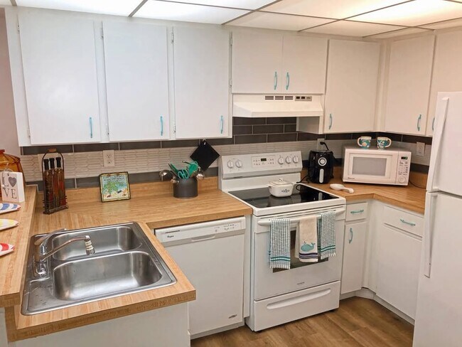 3006 Caring Way, Unit 409 in Port Charlotte, FL - Building Photo - Building Photo