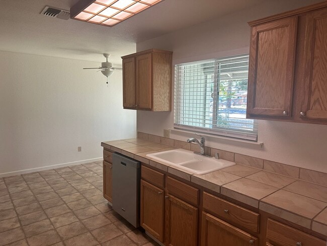 17 North St in Woodland, CA - Building Photo - Building Photo