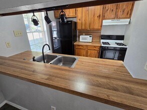 12005 Arrowwood Dr in Austin, TX - Building Photo - Building Photo