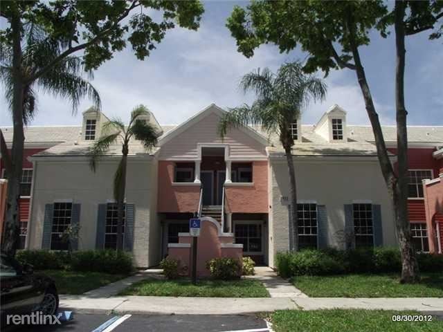 1011 Crystal Way-Unit -Apt D in Delray Beach, FL - Foto de edificio