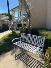 La Verne Senior Apartments in La Verne, CA - Foto de edificio - Building Photo
