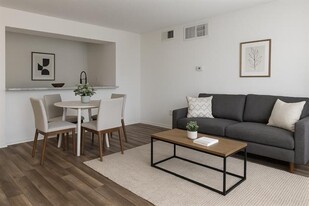 9813 Walnut St in Dallas, TX - Building Photo