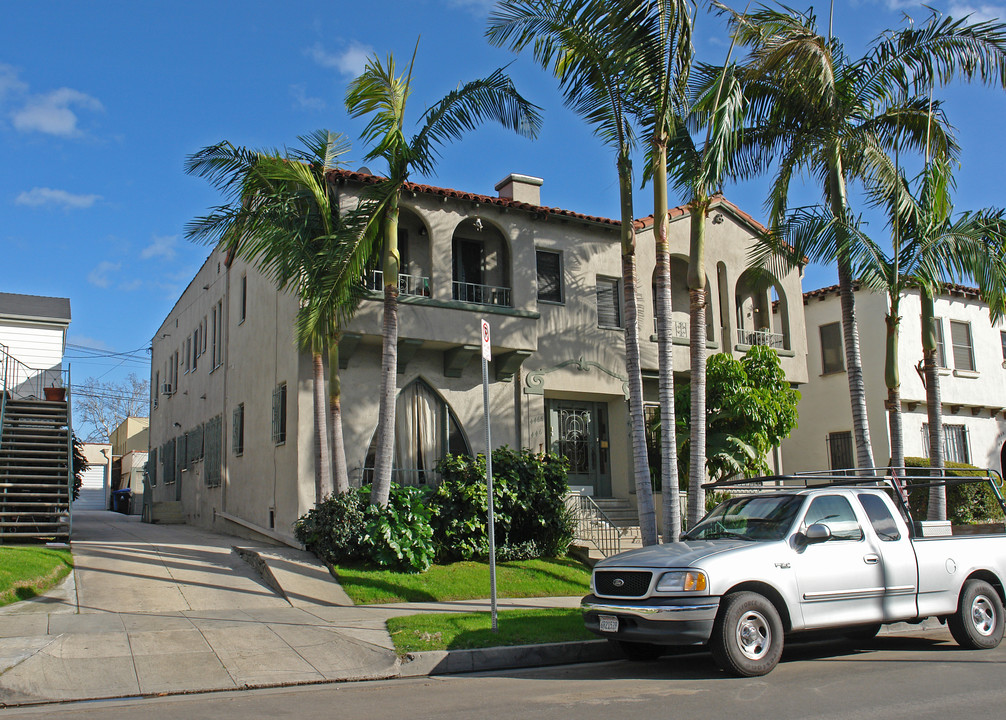 444 N Curson Ave in Los Angeles, CA - Building Photo