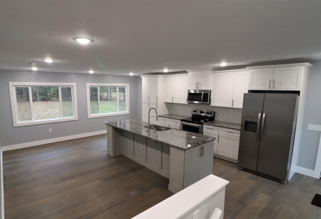 5041 Medina Rd in Copley, OH - Foto de edificio - Building Photo