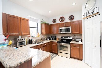 23480 SW 113th Ave in Princeton, FL - Foto de edificio - Building Photo