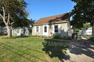 1221 Broad St in Des Moines, IA - Foto de edificio - Building Photo