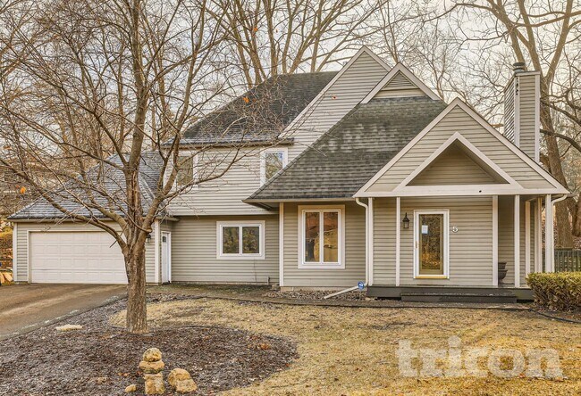 5 Oak Shore Dr in Burnsville, MN - Building Photo - Building Photo
