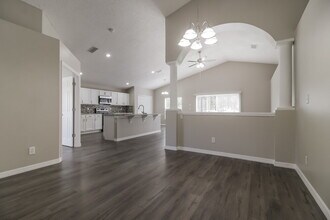 2285 Merry Rd in Tavares, FL - Building Photo - Building Photo