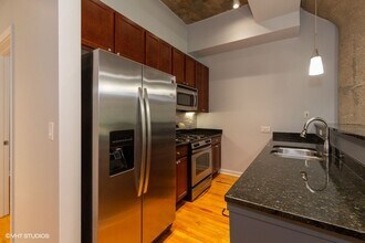 1110 W 15th St in Chicago, IL - Foto de edificio - Building Photo