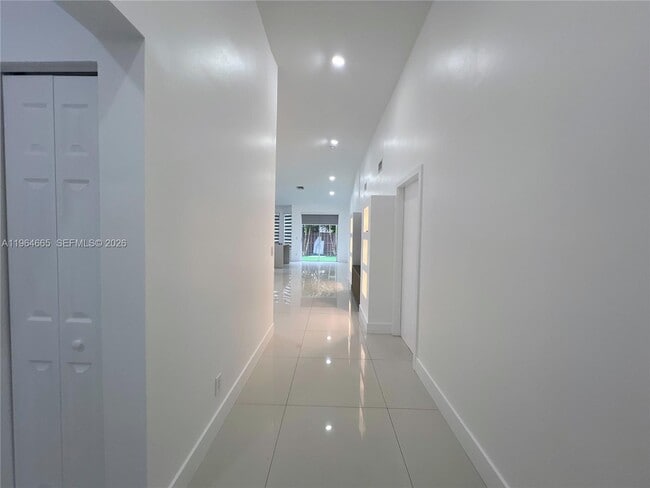 853 NW 131st Ave in Pembroke Pines, FL - Building Photo - Building Photo