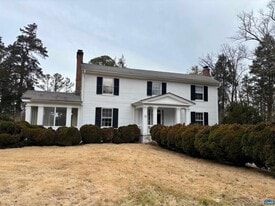 800 Glendower Rd in Scottsville, VA - Building Photo