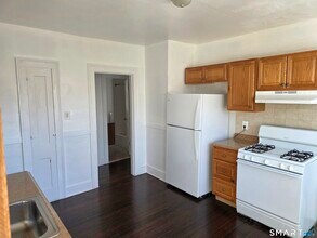 219 Columbia St in New Britain, CT - Building Photo - Building Photo