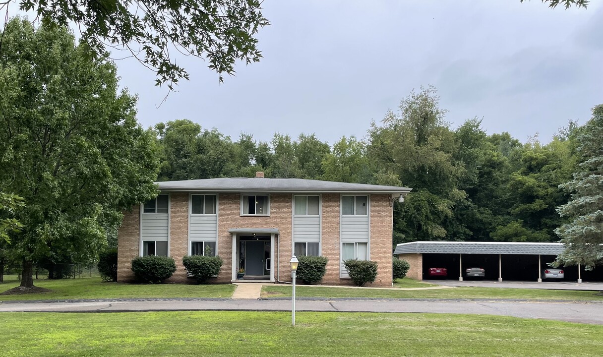 Garrison Woods Apartments in Battle Creek, MI - Building Photo