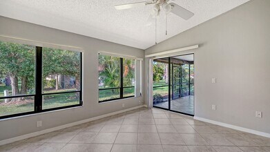 3711 Pinecone Ct in Sarasota, FL - Building Photo - Building Photo