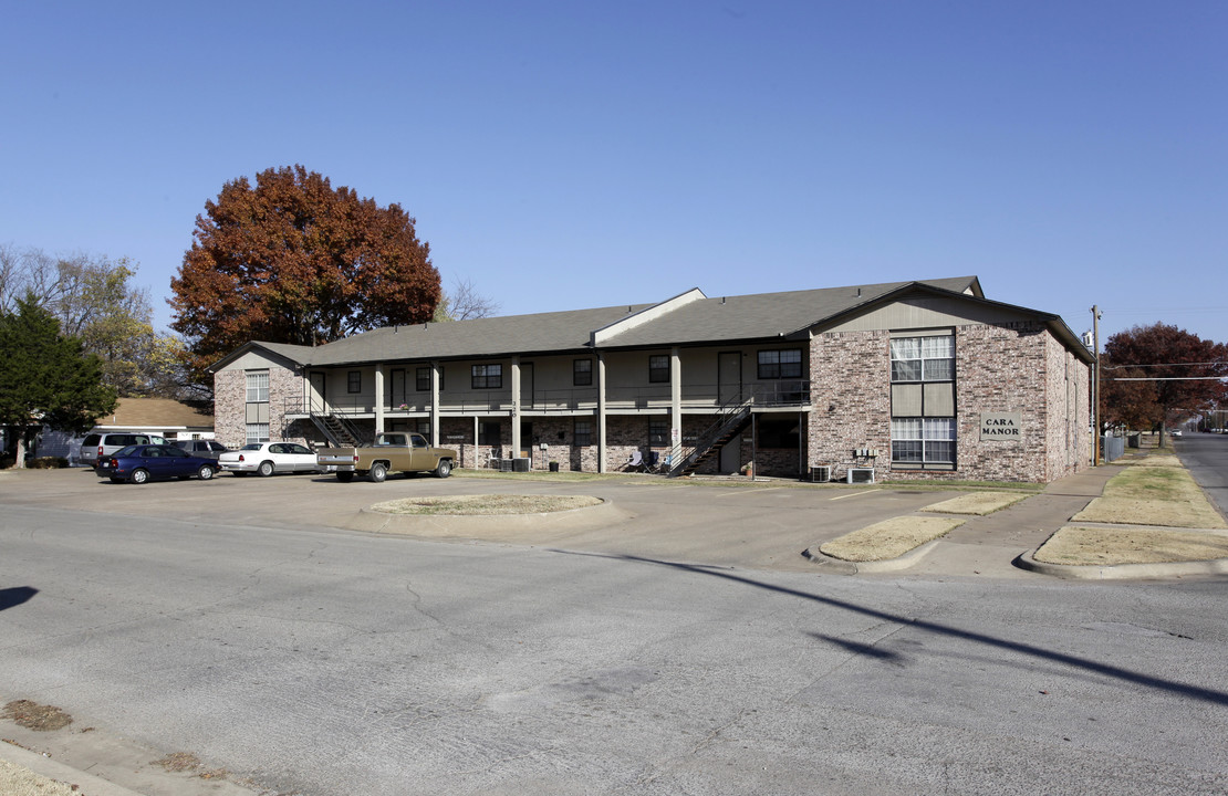 Cara Manor Apartments in Bartlesville, OK - Building Photo