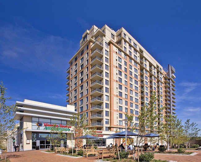 Wentworth Apartment Homes in North Bethesda, MD - Foto de edificio - Building Photo