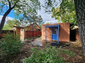 235 Irvine St in Santa Fe, NM - Building Photo