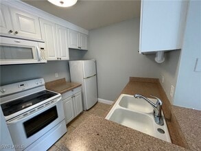 185 Santa Clara Dr in Naples, FL - Building Photo - Building Photo