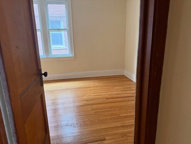 961 Nottingham Rd, Unit 961 Lower in Grosse Pointe Park, MI - Foto de edificio - Building Photo