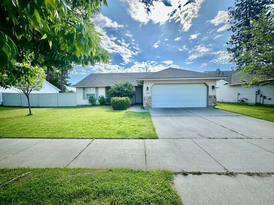 7304 Aaron St in Coeur d'Alene, ID - Building Photo