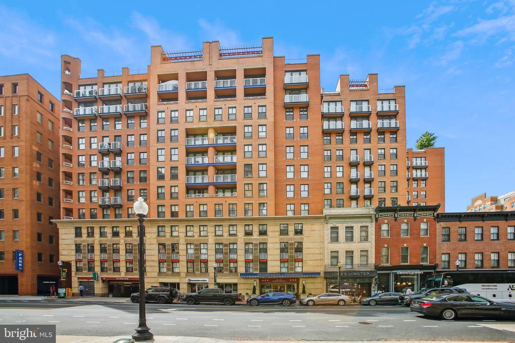 616 E St NW in Washington, DC - Foto de edificio