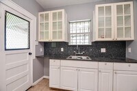3319 Holman St photo'